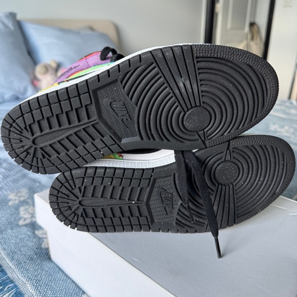 Wmns Air Jordan 1 Mid SE 'Lightbulb' - Picture 7 of 11